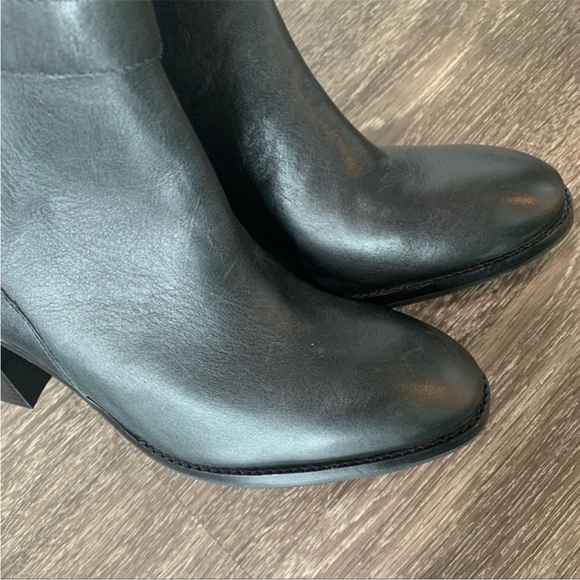 Johnston & Murphy block heel leather booties. Size 9.
Made in Brazil - Picture 7 of 13